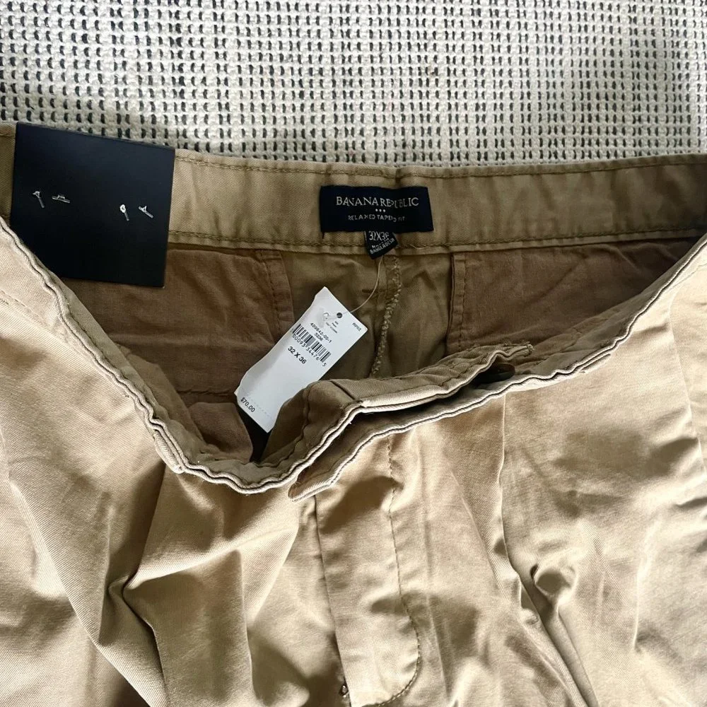 NWT Banana Republic Pleated Relaxed Tapered Fit Khakis